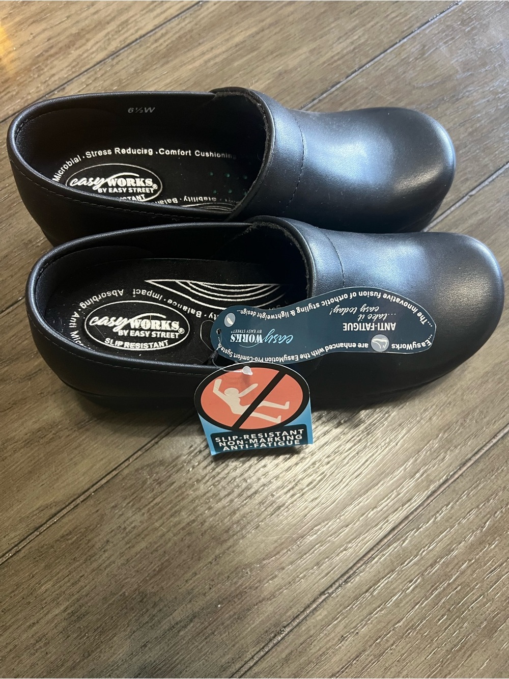 easy street Black Slip-Resistant Clogs 6 1/2W
